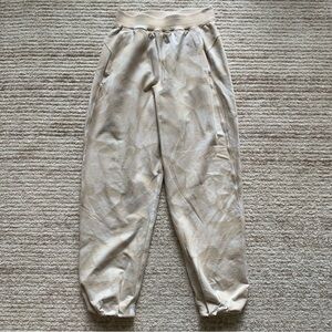 Lululemon LA Tapered Leg Jogger Size 4